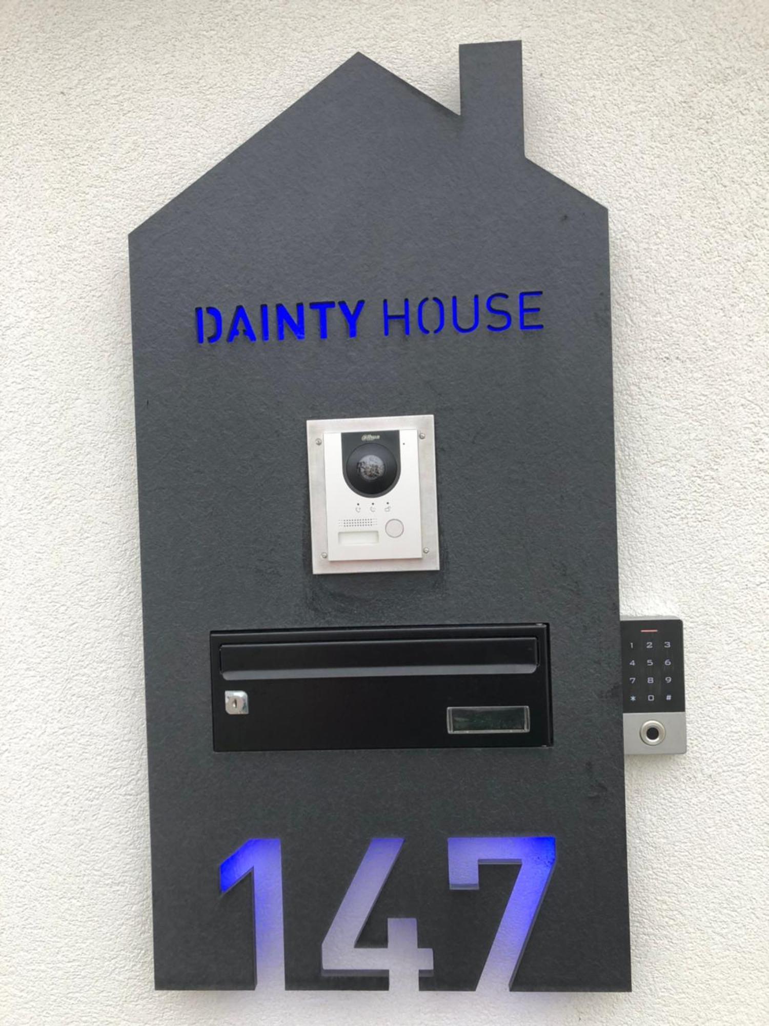 Dainty House Villa โอวาร์ ภายนอก รูปภาพ
